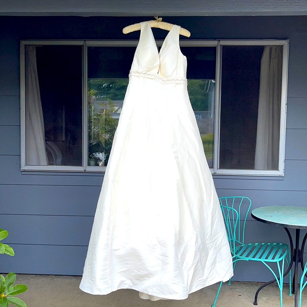 Beautiful wedding gown!